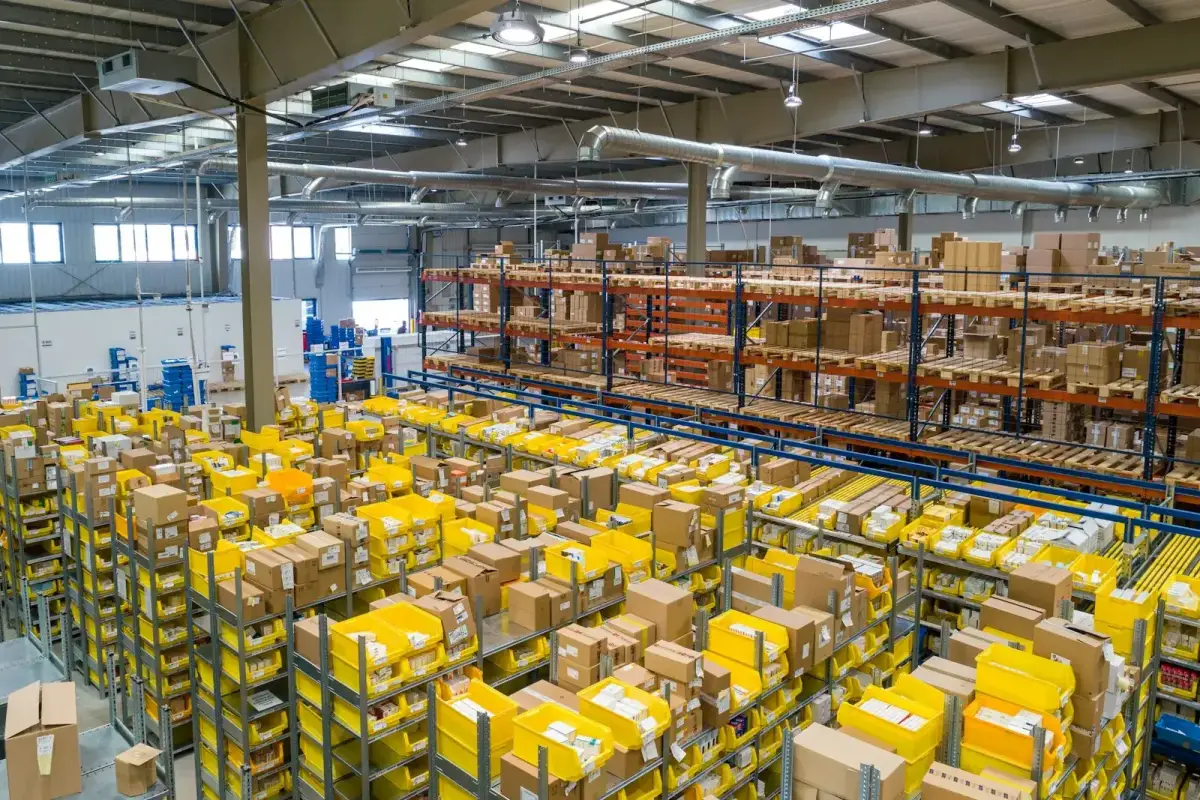 Magazzino o area produzione aziendale